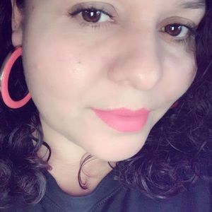 Meet your Posher, Lorena